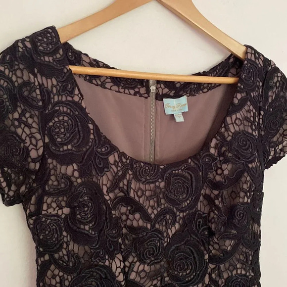 Tracy Reece dress sz 2 black lace over tan with peplum skirt back zip midi - Picture 3 of 6